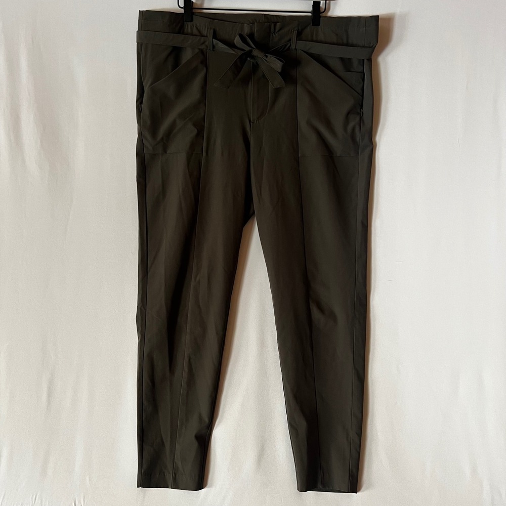 Modern Ambition Women's Medium Grey Green Tapered Tech Commuter Pants Gorpcore